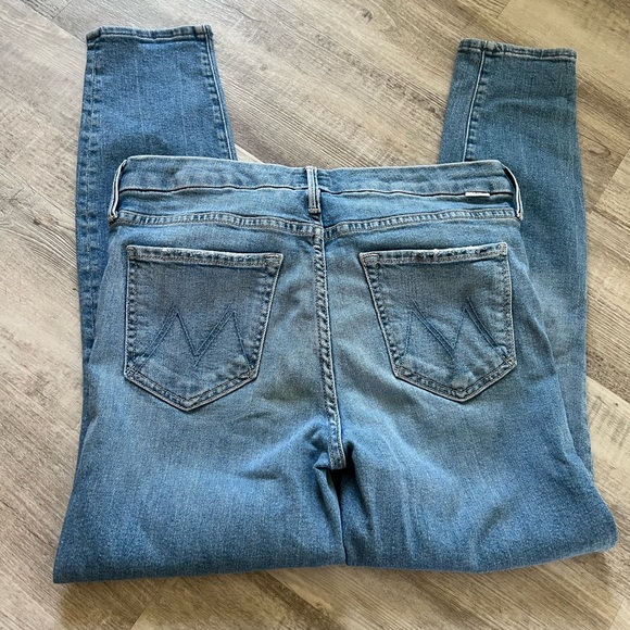 MOTHER Denim The Looker Crop in “We’re All in This Together” - Size 27 - Picture 6 of 10